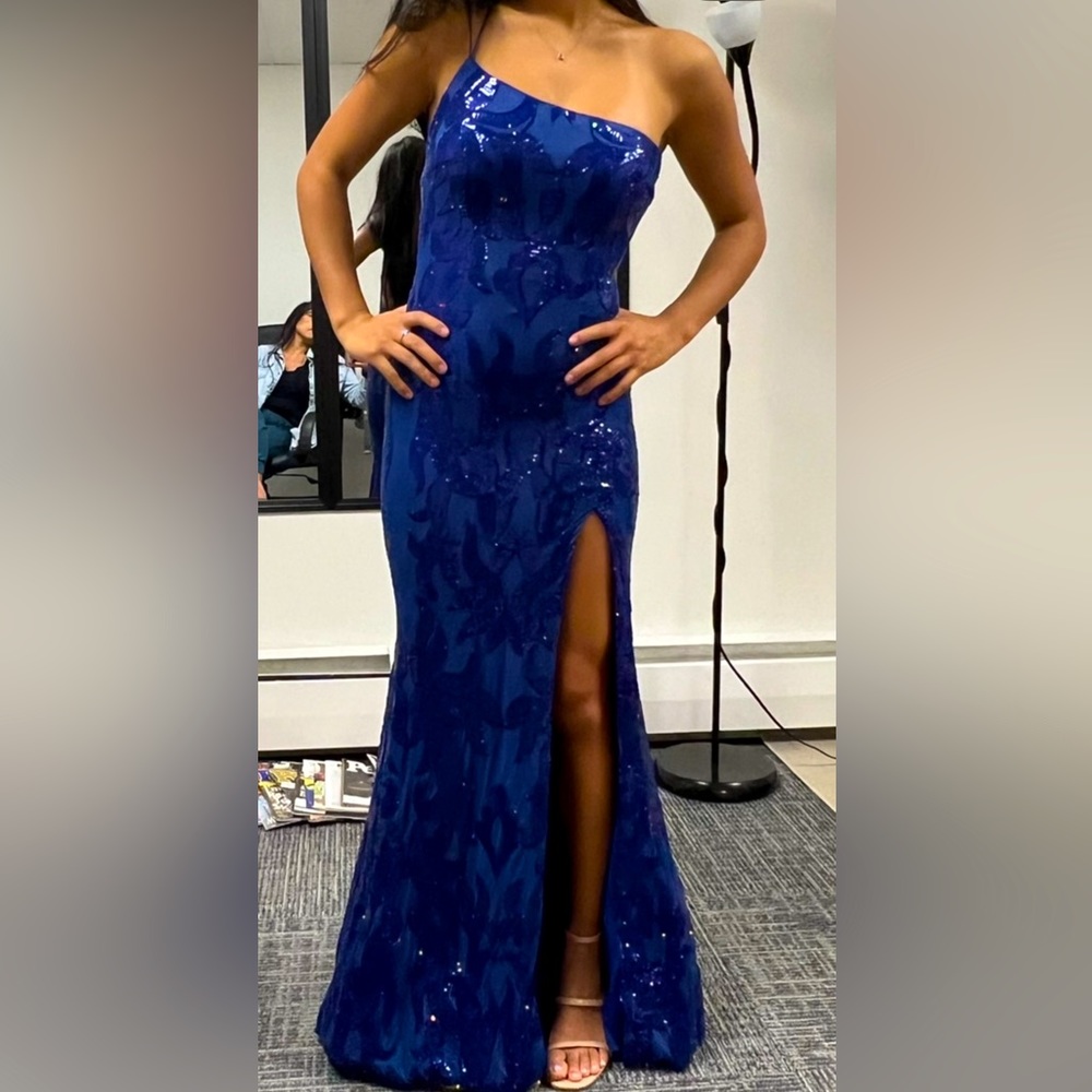 Royal Blue Jovani dress purchased in 2023. Worn once. Model: 5’2” with 1.5”heels